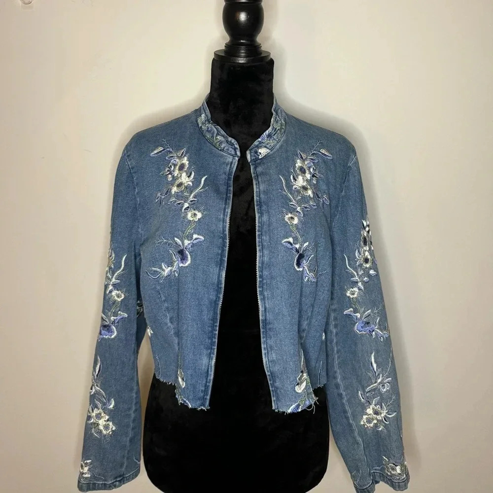 VTG Denim & Co. Cottage Core Denim Jacket 
 Blue Floral Embroidered Cotton